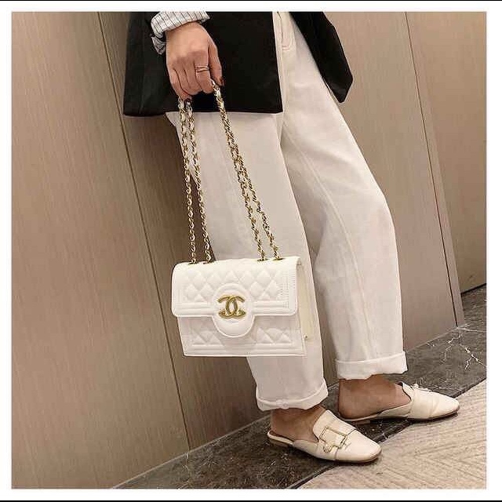 🥰 Beautiful fine bag for women.  White color